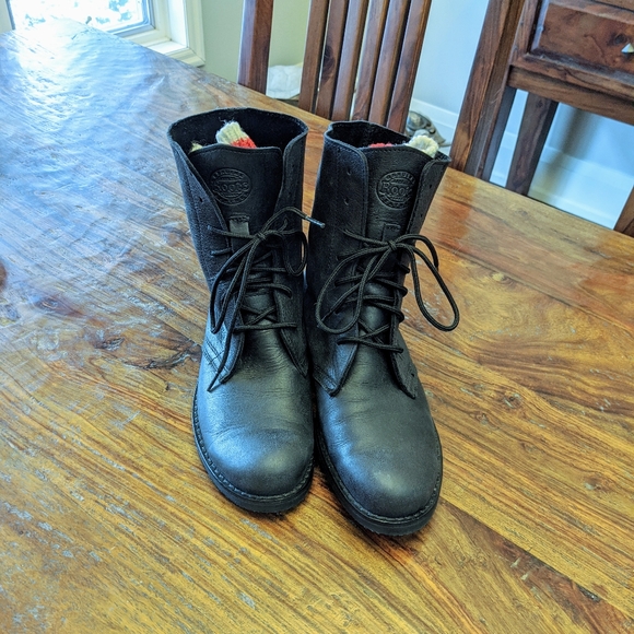 Women's black Roots boots size 8 1/2